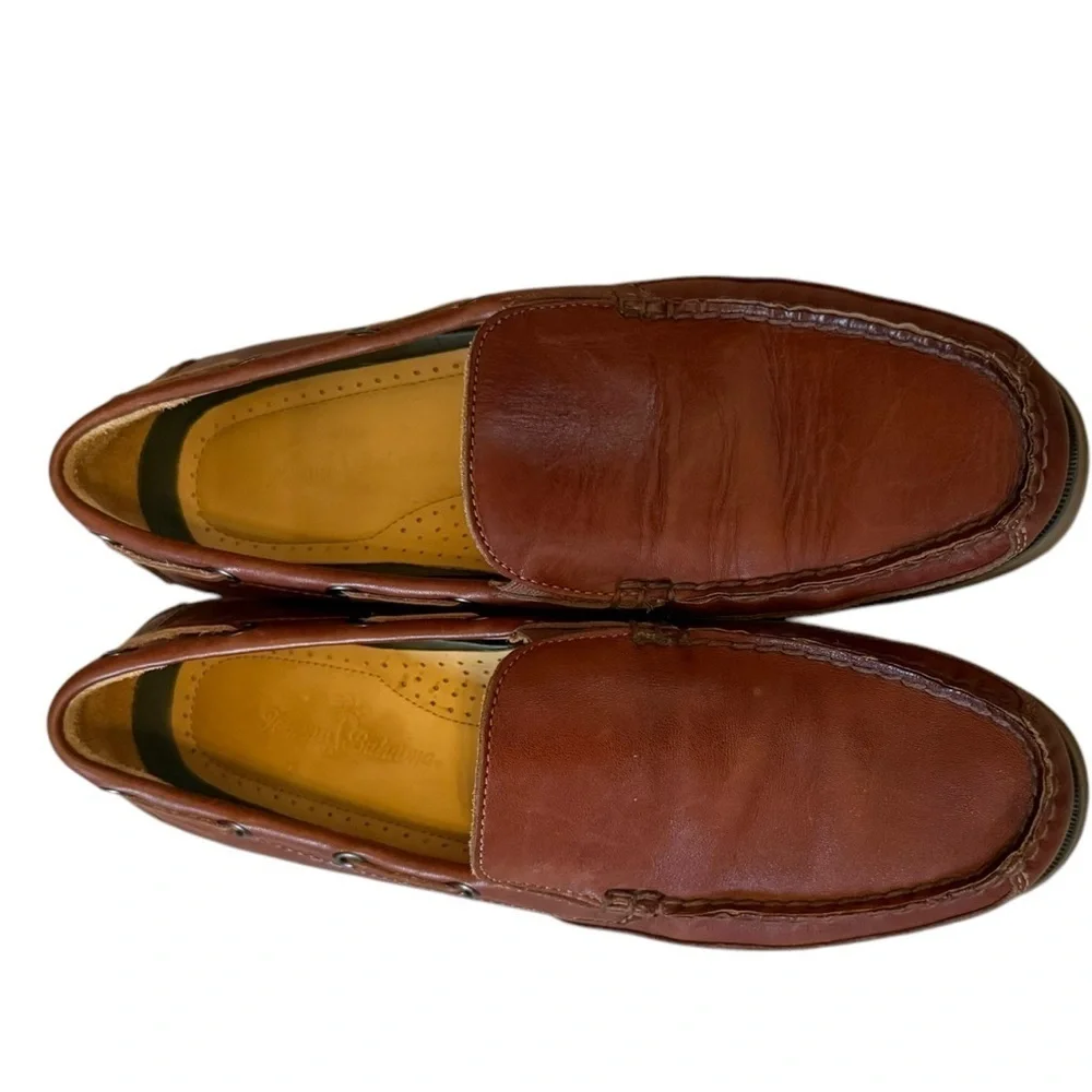 Tommy Bahama size 10 seaport leather boat shoes in great condition